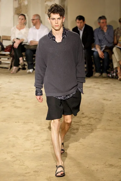 Look 32